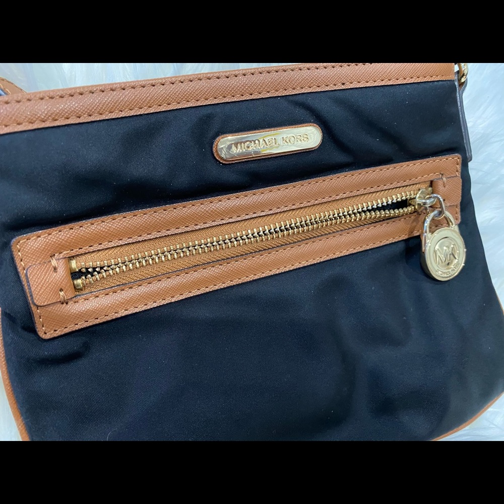 Michael Kors Small Black Nylon Crossbody bag - Picture 2 of 4